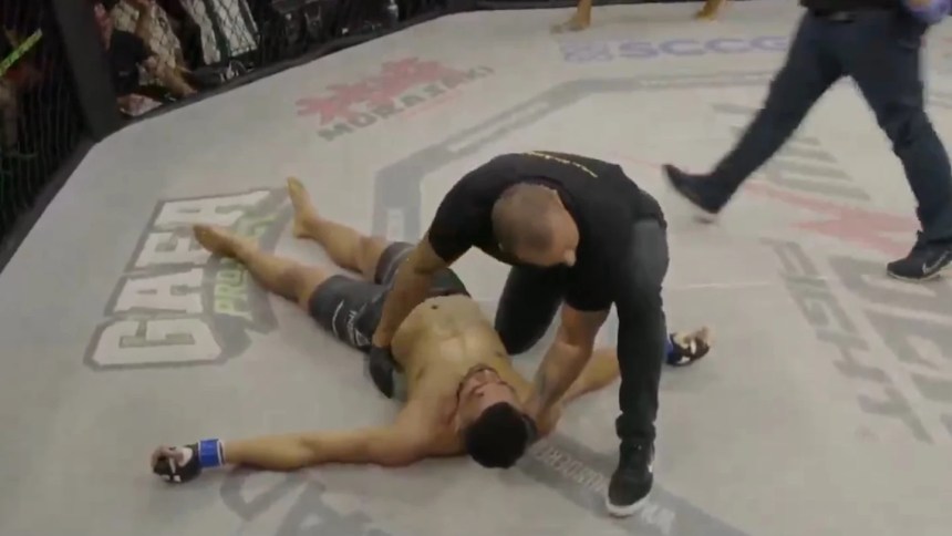 Thiago Goularte's Insane Spinning Elbow KO Shocks Jungle Fight 47